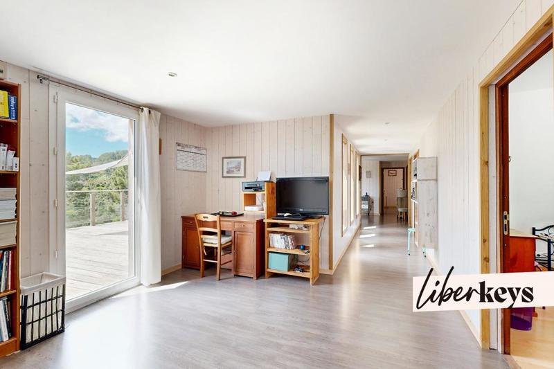 Maison - 225 m² - 7 pièces