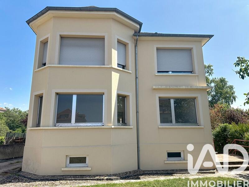 Maison - 235 m² - 12 pièces