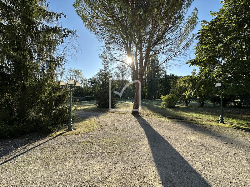 Maison - 250 m² - 11 pièces