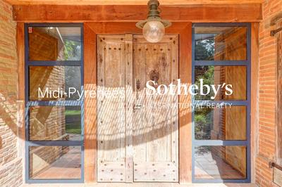 Maison - 560 m² - 12 pièces