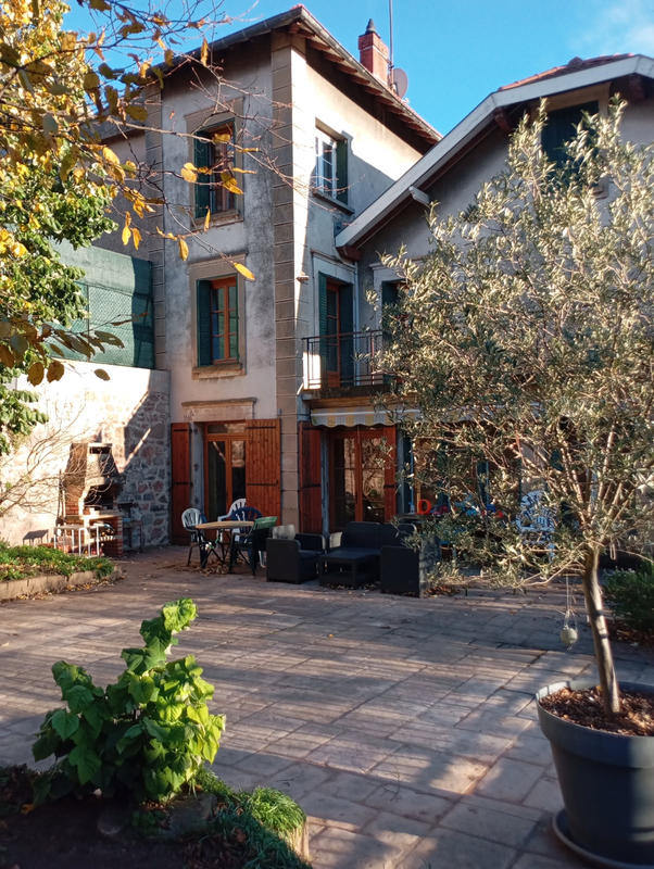 Maison - 250 m² - 8 pièces