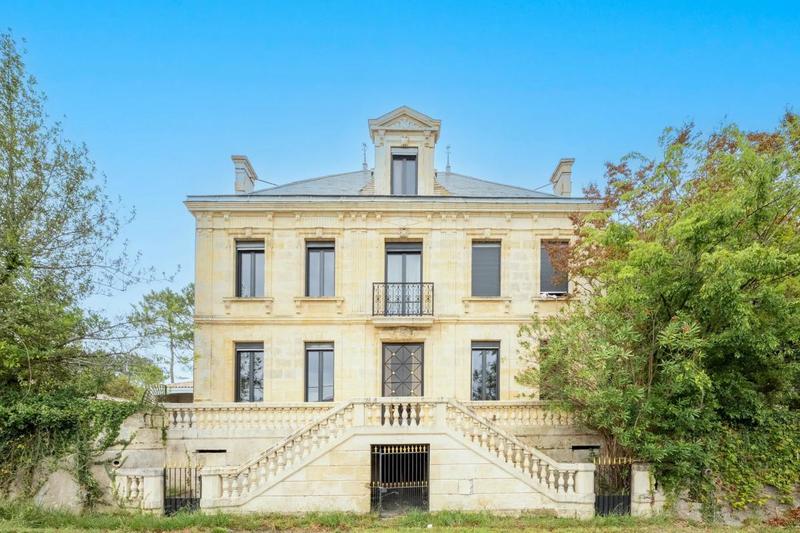 Château - 1 000 m² - 7 pièces