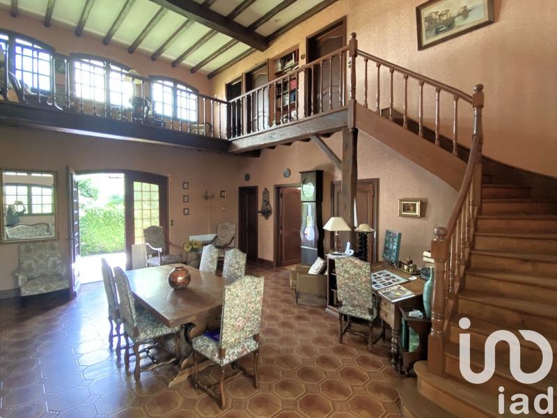 Maison - 230 m² - 7 pièces