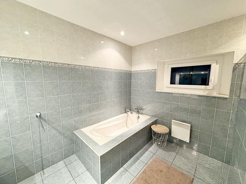 Villa - 99 m² - 5 pièces