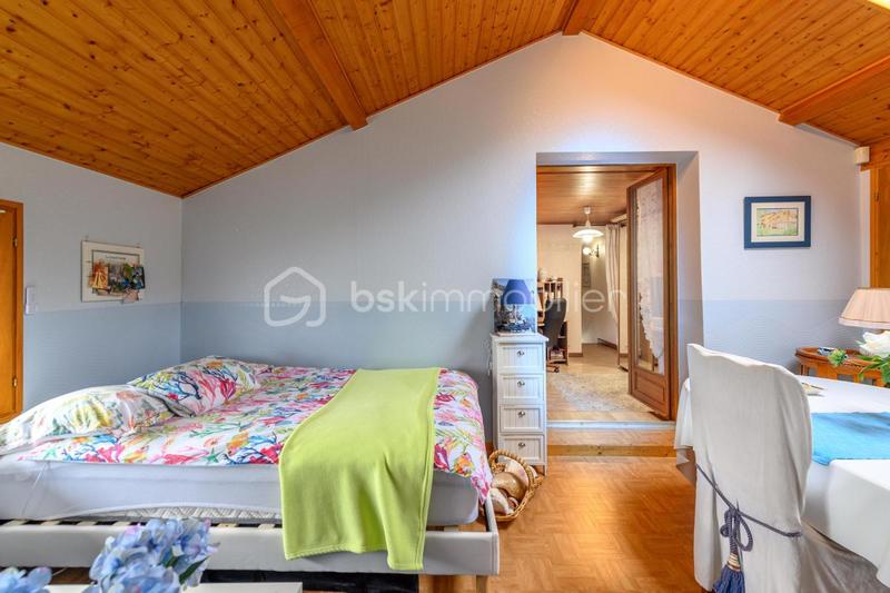 Maison - 230 m² - 7 pièces