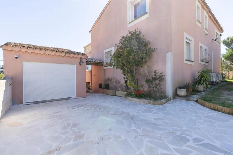 Propriété - 117 m² - 9 pièces