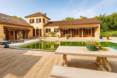 Maison - 250 m² - 10 pièces