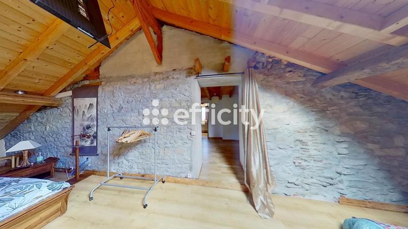 Maison - 220 m² - 7 pièces