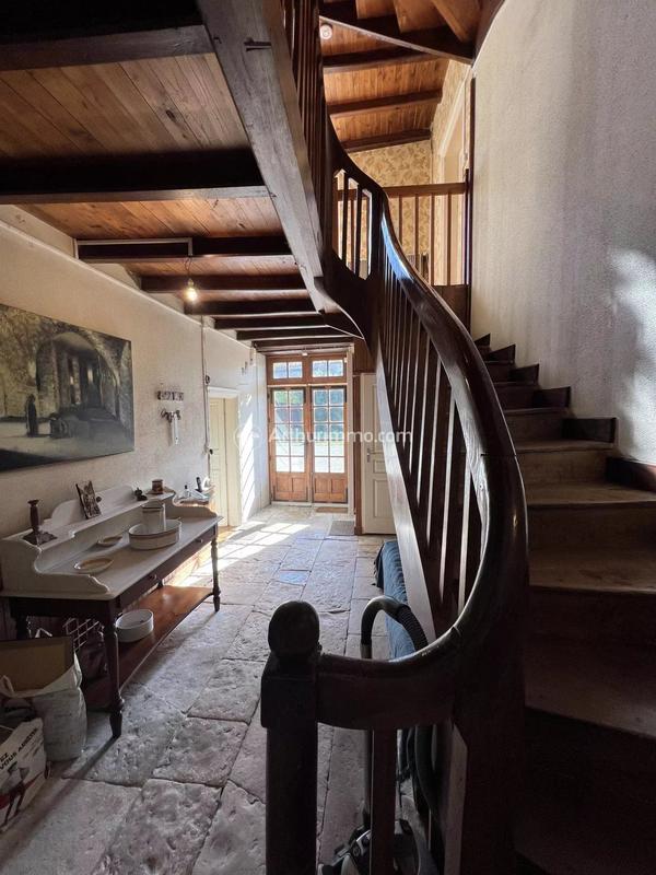 Maison - 259 m² - 7 pièces