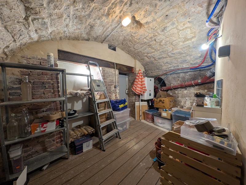 Fonds de commerce - Magasins - 61 m²