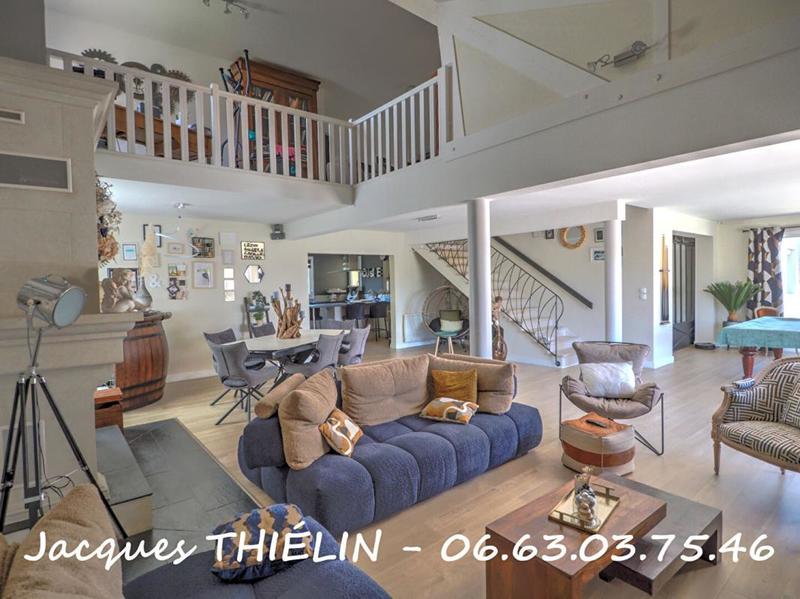 Maison - 295 m² - 12 pièces