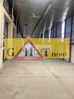 Entrepôt - 2 300 m²