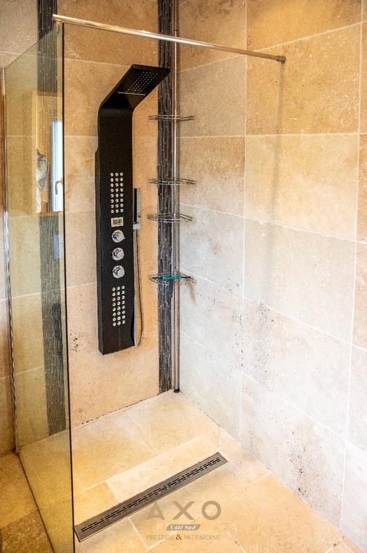 Maison - 220 m² - 8 pièces