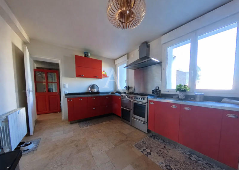 Maison - 207 m² - 10 pièces