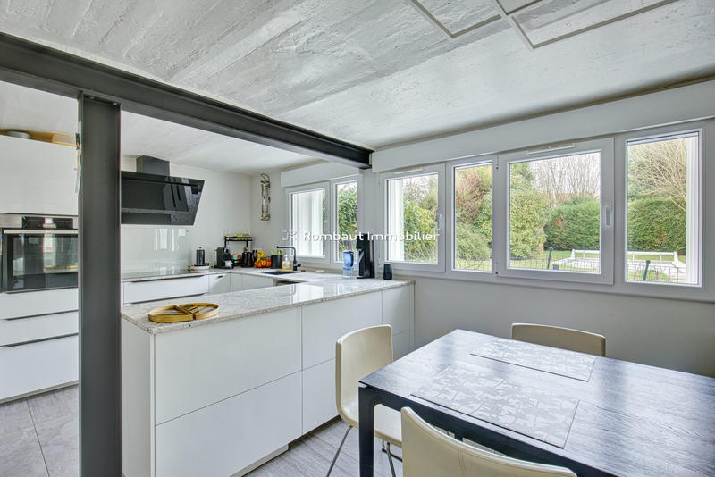 Maison - 181 m² - 7 pièces