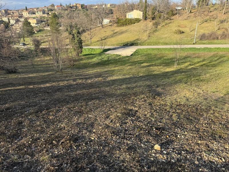 Terrain constructible - 2 400 m²