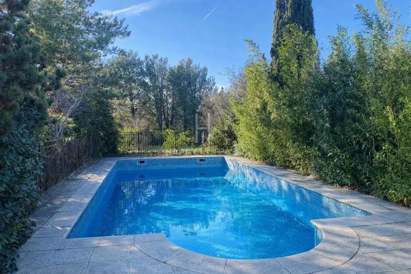 Maison - 265 m² - 12 pièces