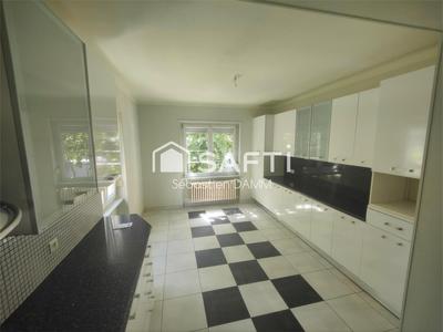 Maison - 192 m² - 8 pièces