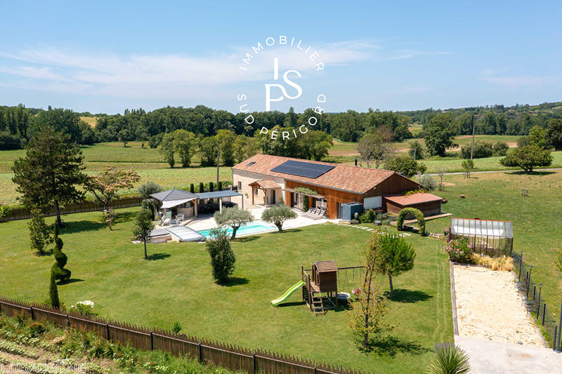 Maison - 229 m² - 7 pièces