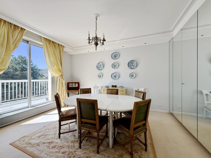 Appartement - 209 m² - 7 pièces