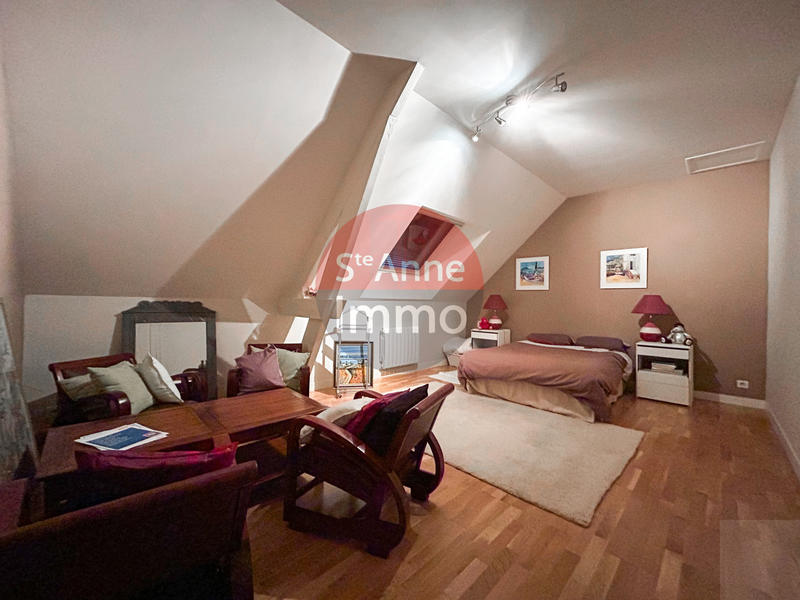 Maison - 280 m² - 9 pièces