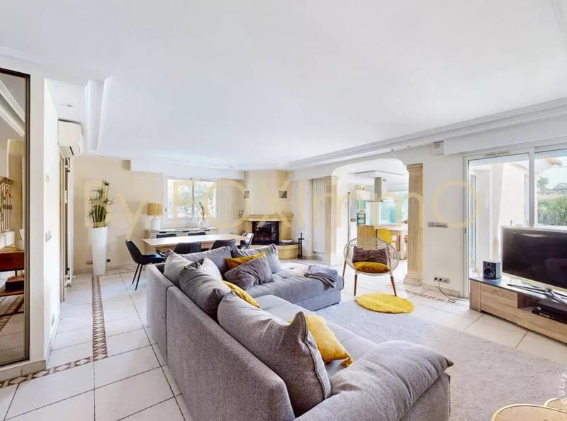 Maison - 240 m² - 6 pièces