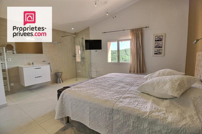 Villa - 240 m² - 7 pièces