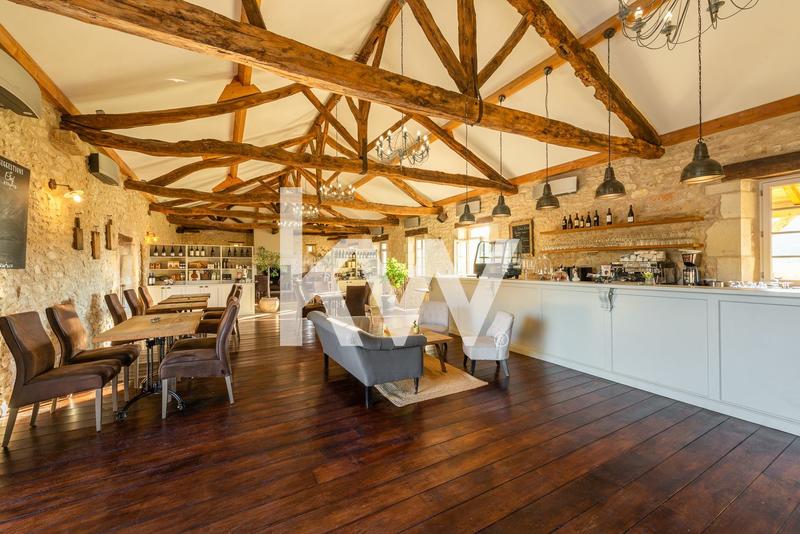 Propriété - 884 m² - 15 pièces