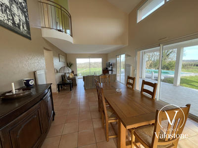 Maison traditionnelle - 172 m² - 5 pièces