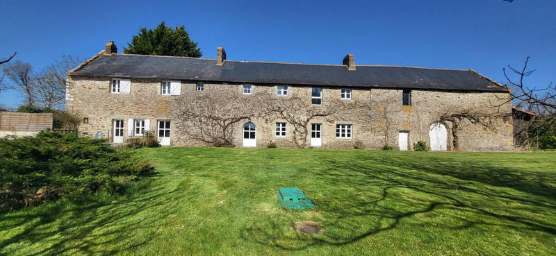 Maison - 240 m² - 7 pièces