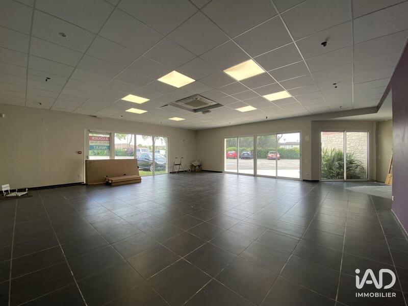 Local commercial - 261 m²