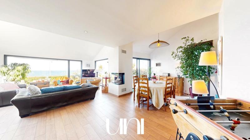 Maison - 237 m² - 7 pièces