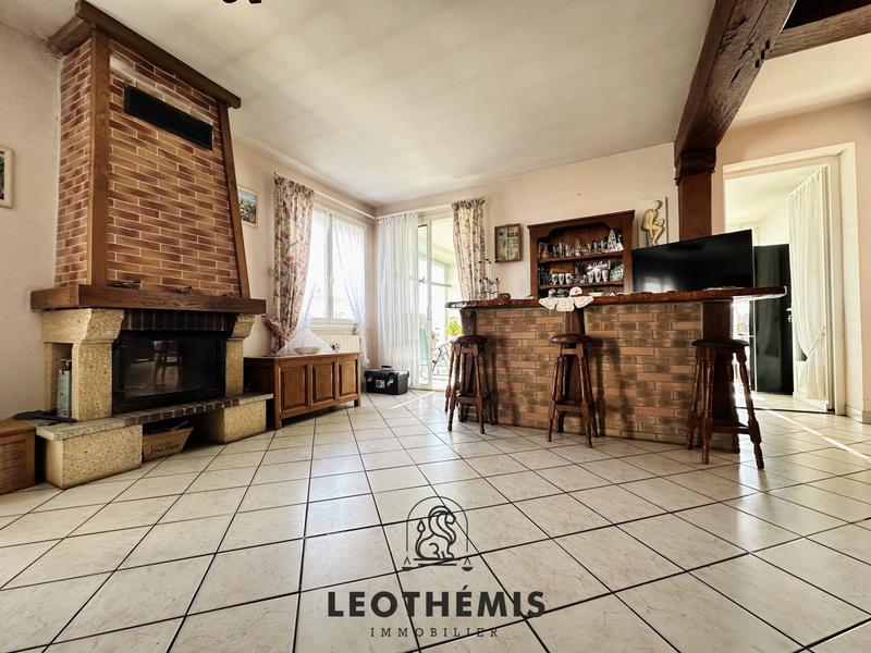 Maison traditionnelle - 185 m² - 9 pièces