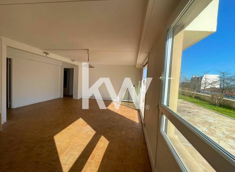 Appartement - 85 m² - 5 pièces