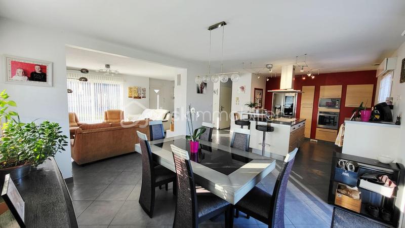 Maison traditionnelle - 220 m² - 9 pièces