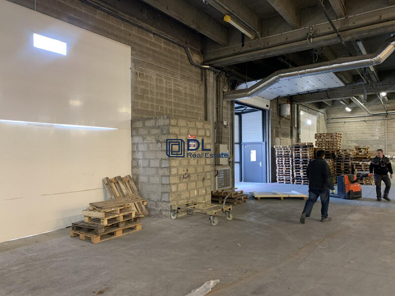 Entrepôt - 2 454 m²