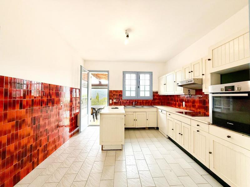 Maison - 200 m² - 6 pièces