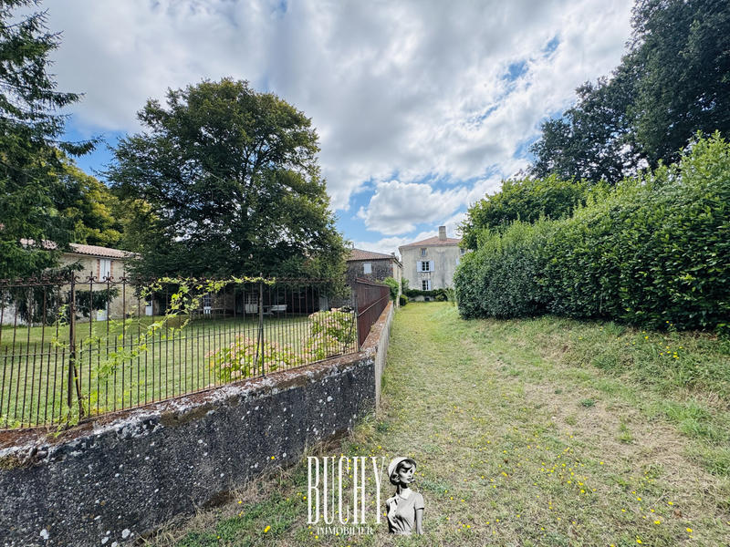 Maison - 482 m² - 11 pièces