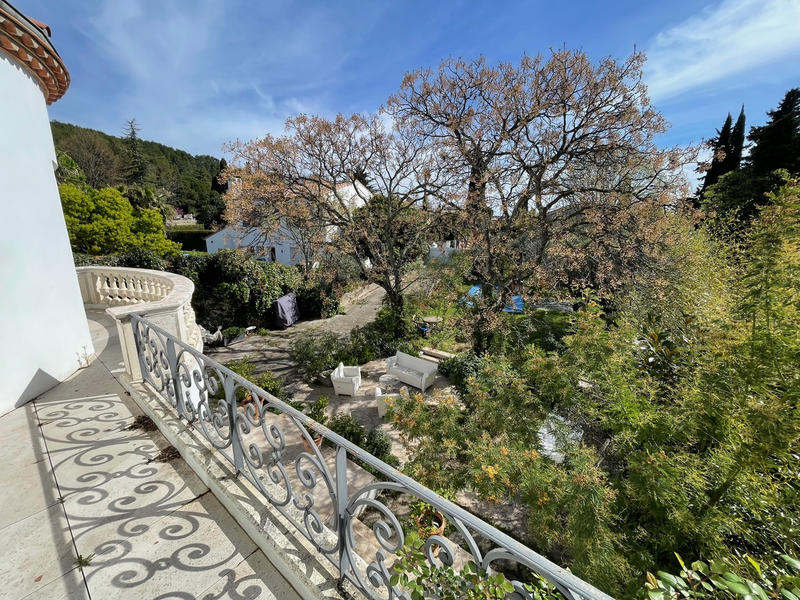 Maison - 220 m² - 6 pièces