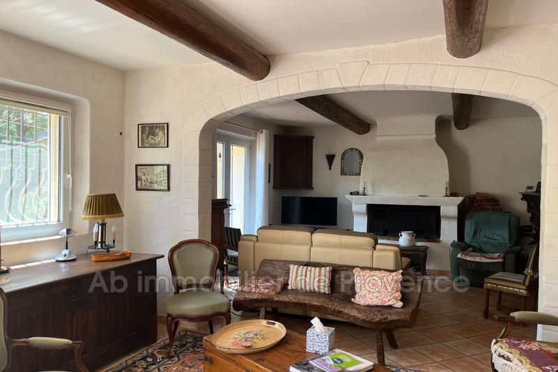 Propriété - 227 m² - 6 pièces