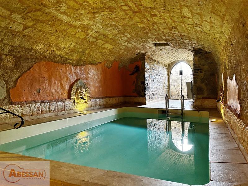 Maison - 460 m² - 11 pièces