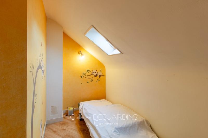 Maison - 240 m² - 8 pièces