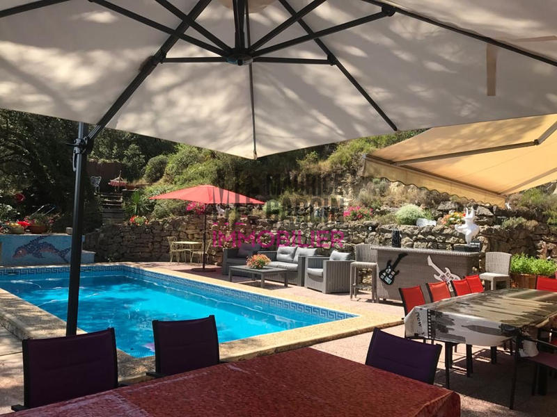 Maison - 294 m² - 12 pièces