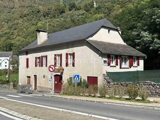 Maison - 240 m² - 6 pièces