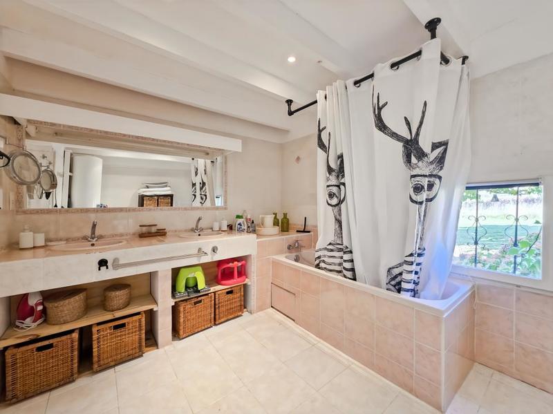 Maison - 264 m² - 10 pièces