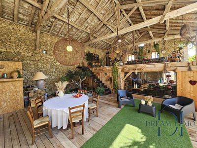 Maison - 260 m² - 7 pièces