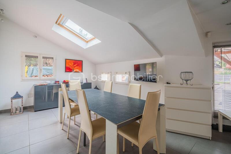 Propriété - 274 m² - 8 pièces