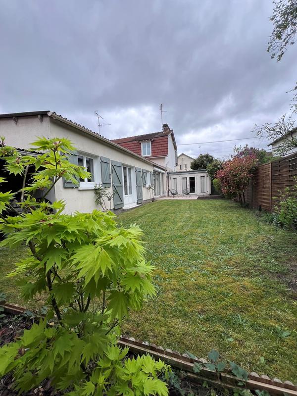 Maison traditionnelle - 90 m² - 5 pièces