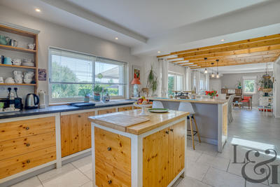 Maison - 196 m² - 5 pièces