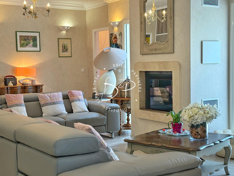 Maison - 244 m² - 7 pièces